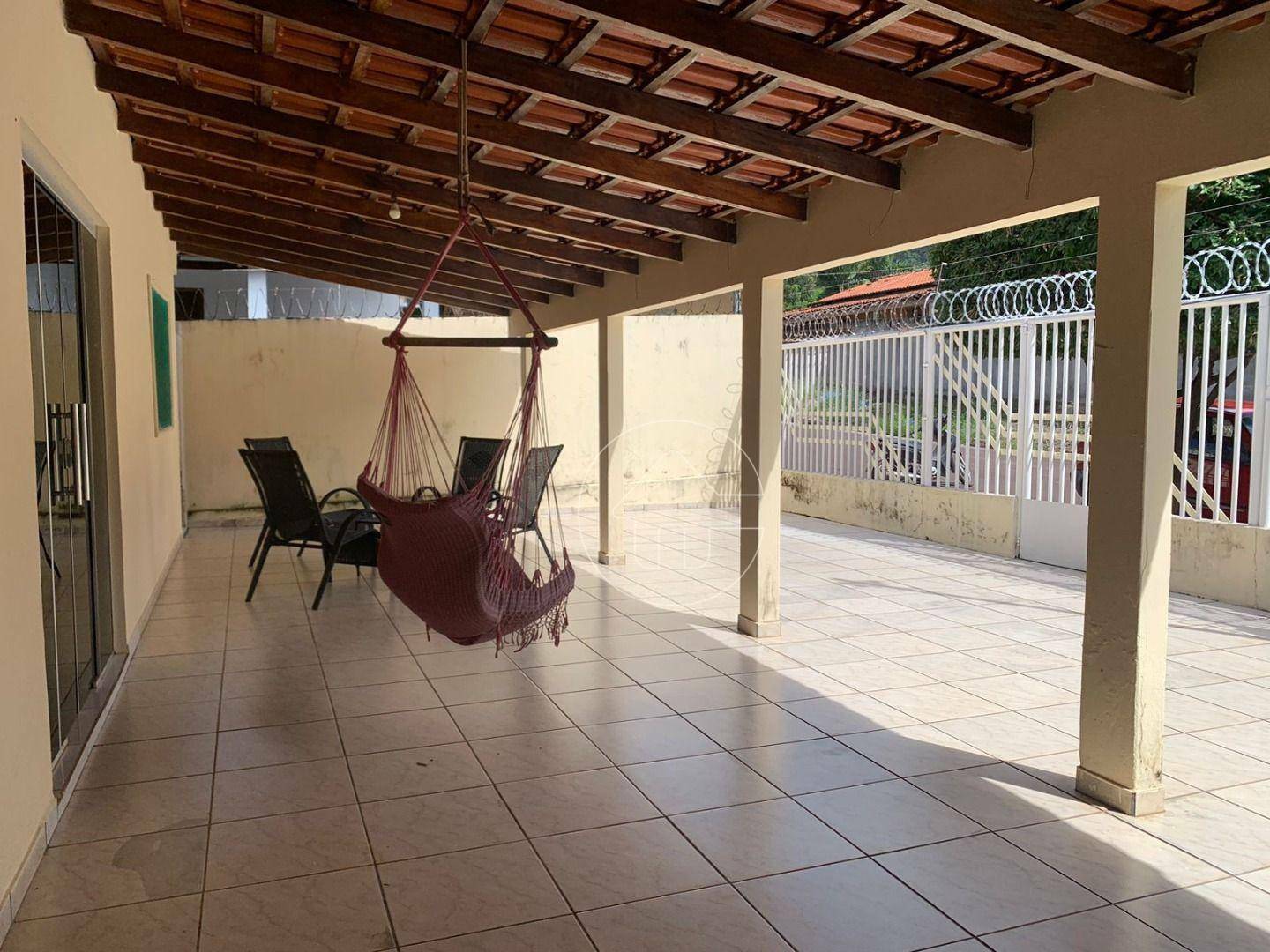 Casa à venda com 3 quartos, 164m² - Foto 2