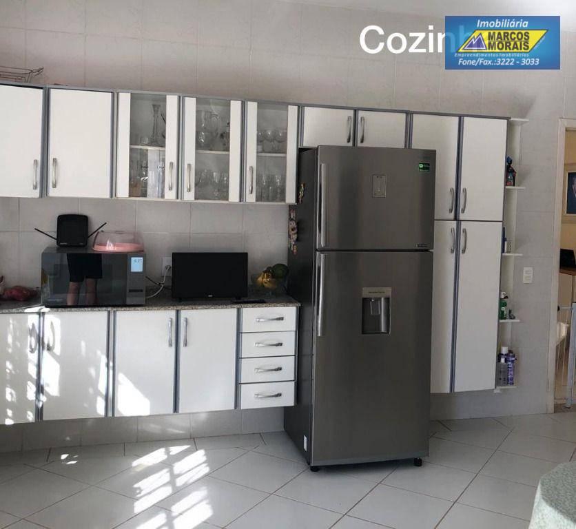 Casa à venda e aluguel com 3 quartos, 300m² - Foto 12