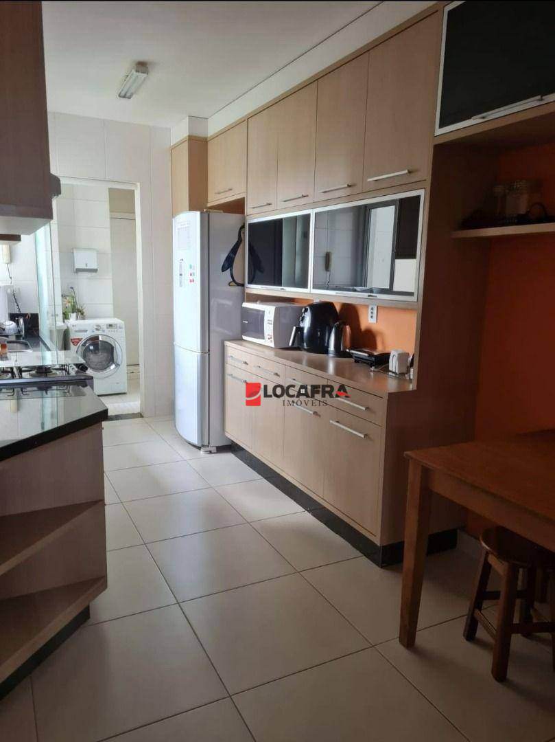 Apartamento à venda com 3 quartos, 125m² - Foto 23