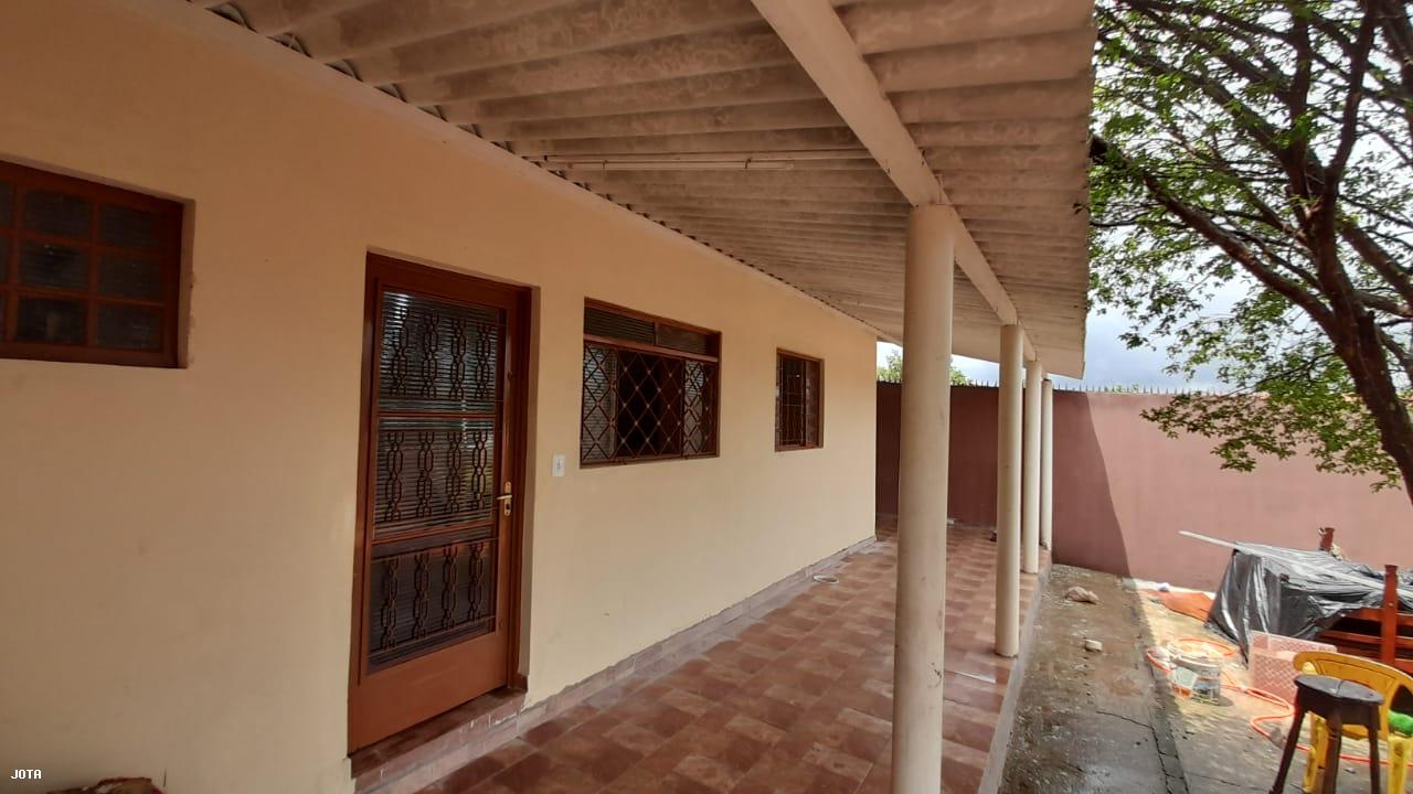 Chácara à venda com 2 quartos, 1090m² - Foto 1