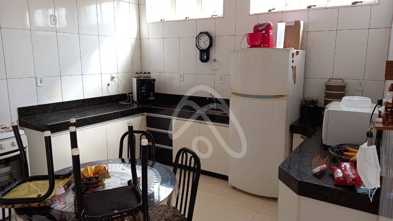 Casa à venda com 3 quartos, 200m² - Foto 9