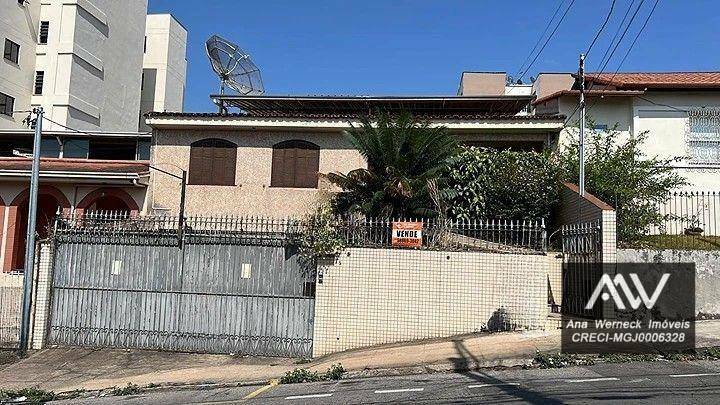 Casa à venda com 3 quartos, 200m² - Foto 1