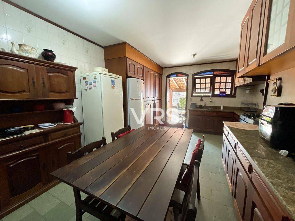 Casa à venda com 3 quartos, 238m² - Foto 8