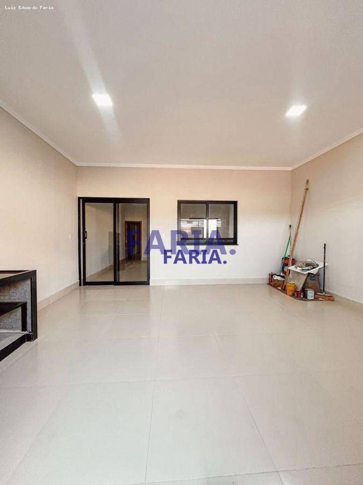 Casa à venda com 3 quartos, 130m² - Foto 3