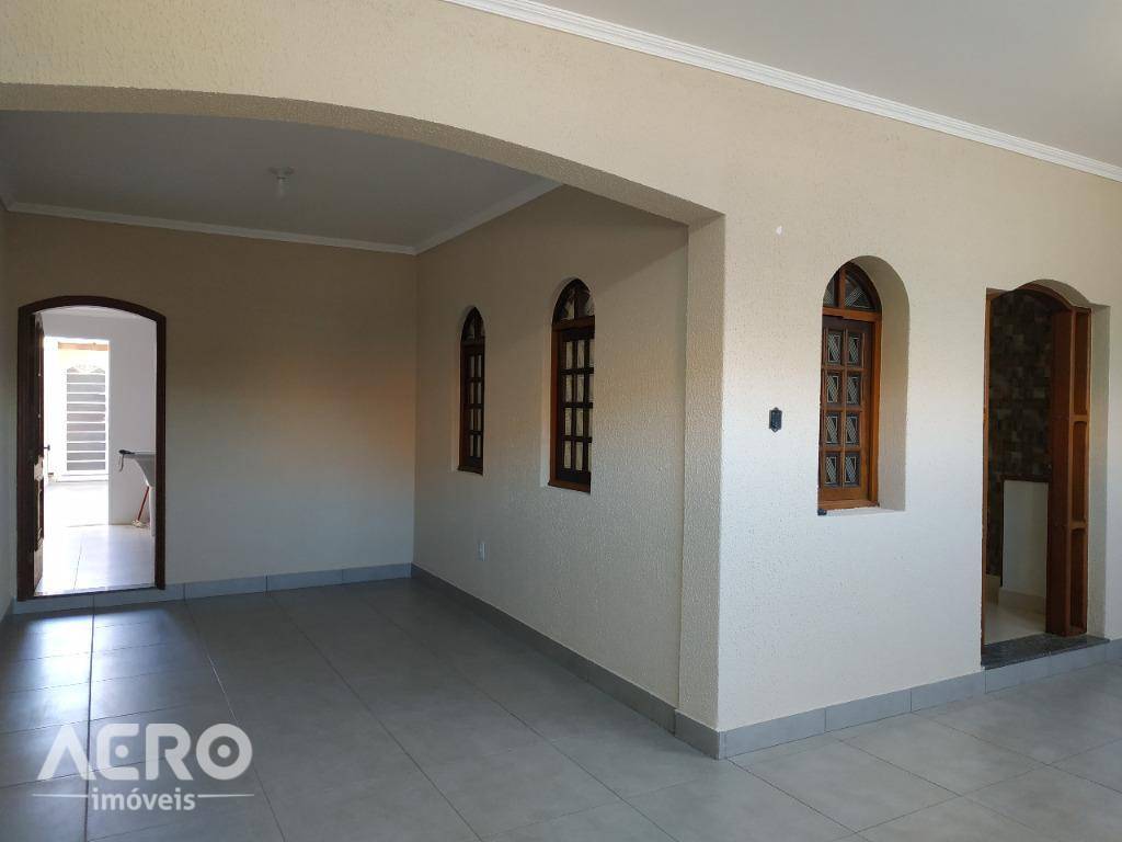 Casa à venda com 3 quartos, 180m² - Foto 2