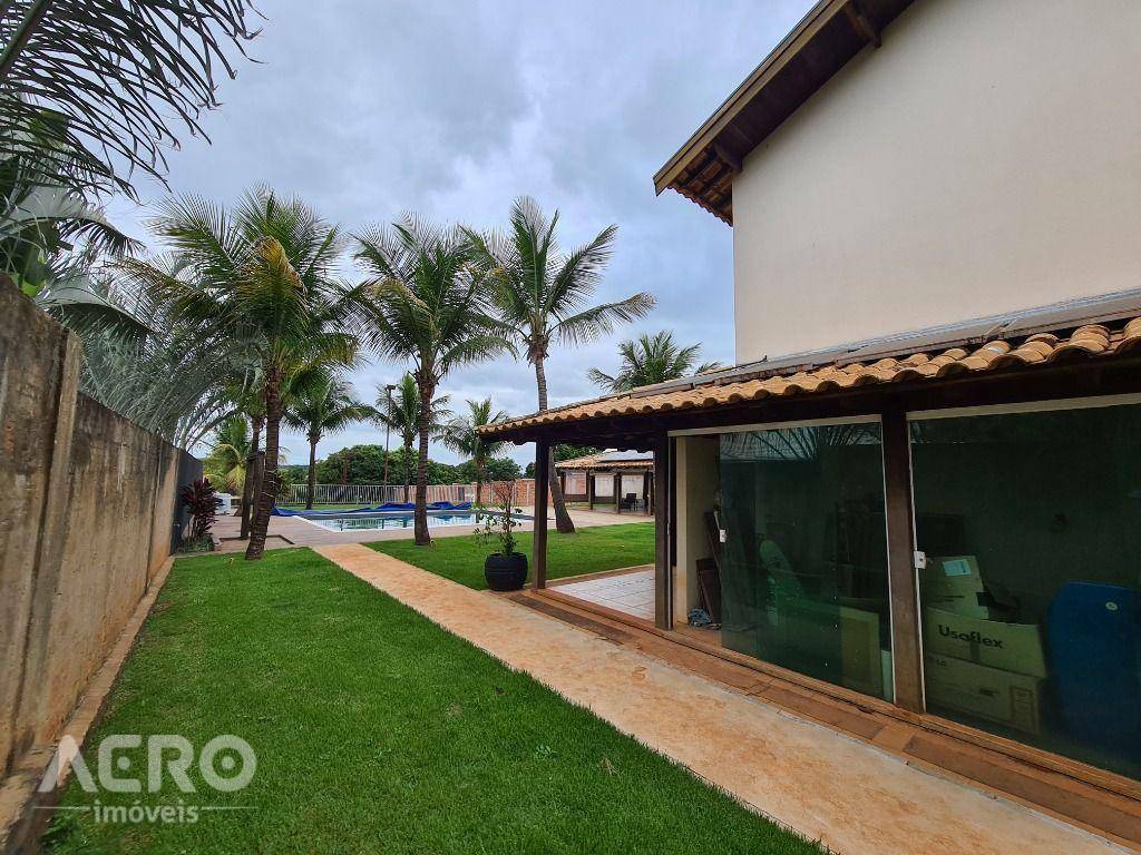 Casa de Condomínio à venda com 4 quartos, 600m² - Foto 2