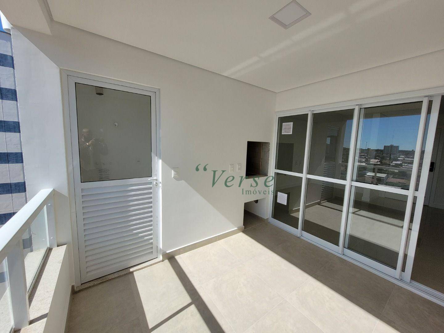 Apartamento à venda com 2 quartos, 77m² - Foto 1