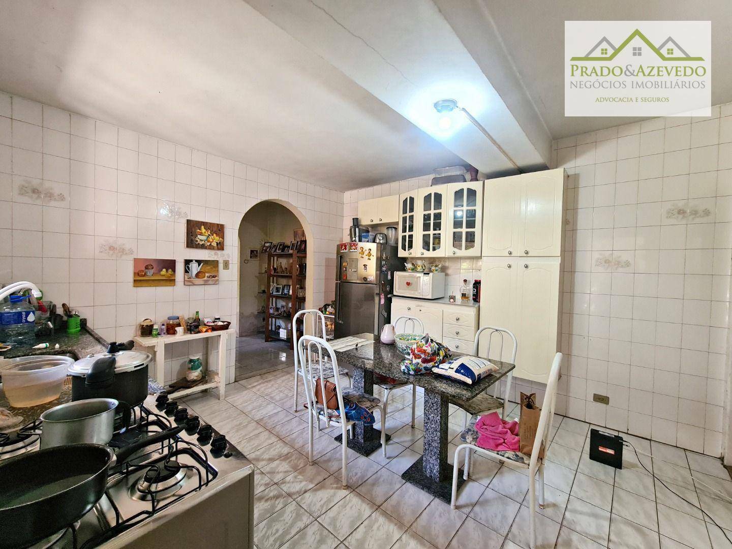 Casa à venda com 6 quartos, 185m² - Foto 1