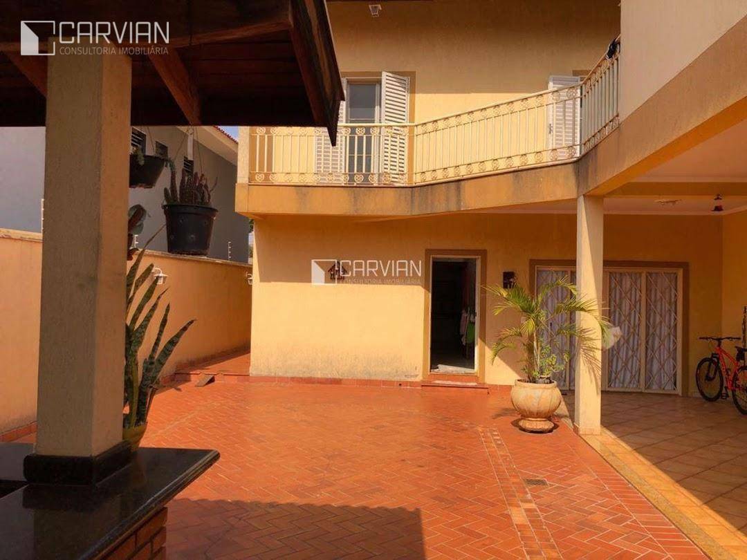 Casa à venda com 4 quartos, 335m² - Foto 2