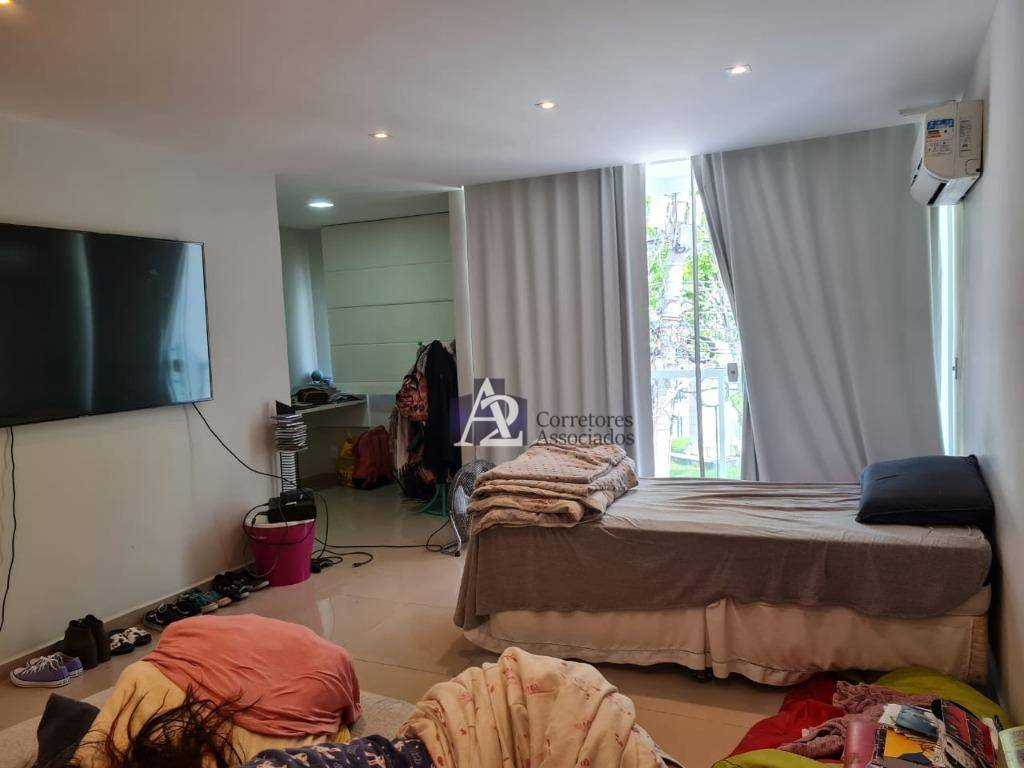 Casa à venda com 3 quartos, 215m² - Foto 15