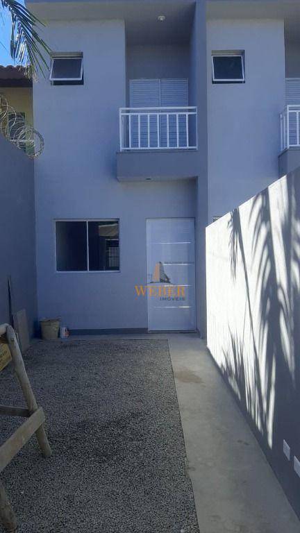 Casa à venda com 2 quartos, 72m² - Foto 2