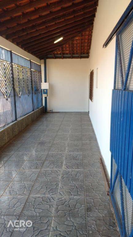Casa à venda com 2 quartos, 130m² - Foto 14