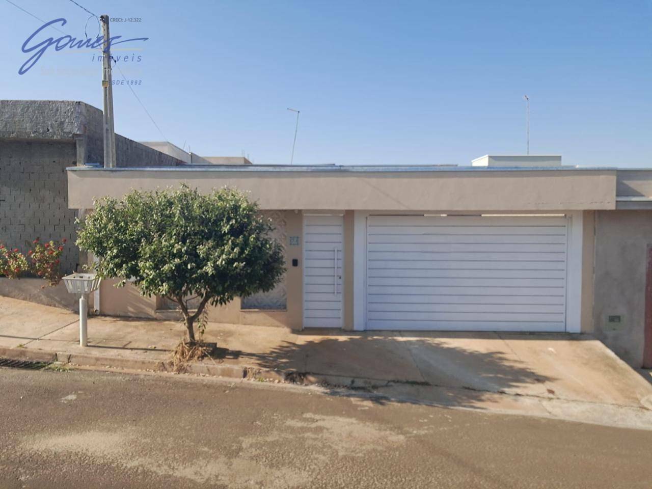 Casa à venda com 3 quartos, 150m² - Foto 1