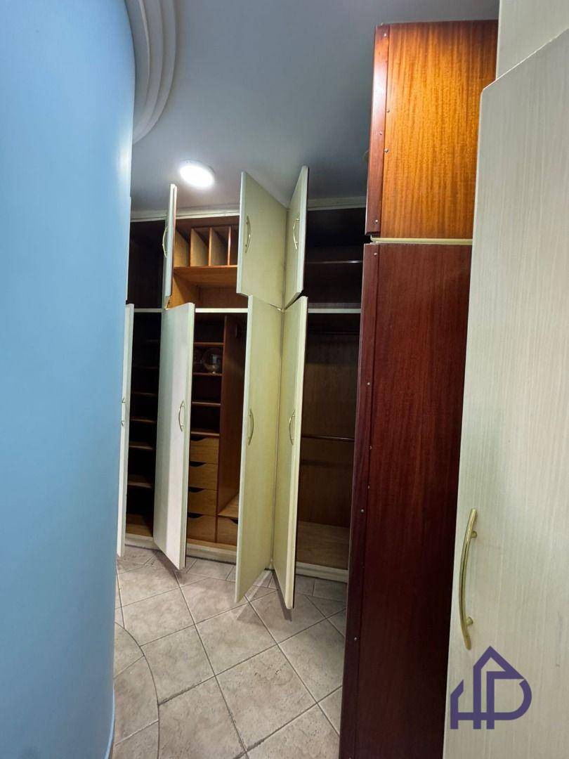 Casa para alugar com 3 quartos, 250m² - Foto 2