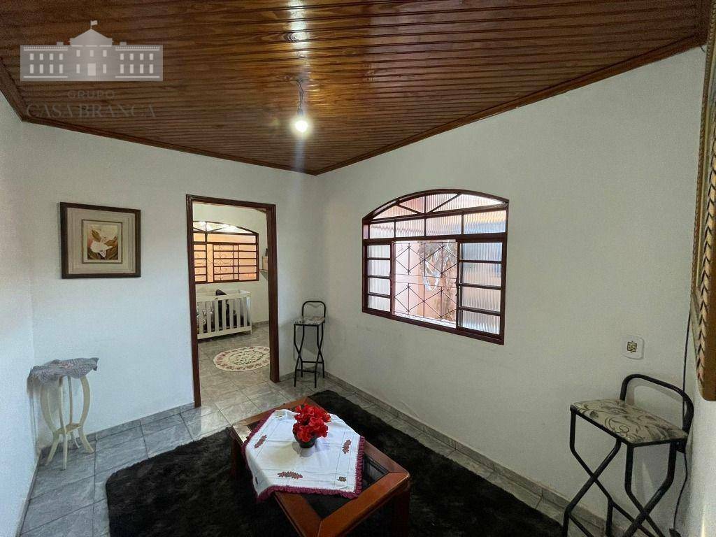 Casa à venda com 3 quartos, 132m² - Foto 11