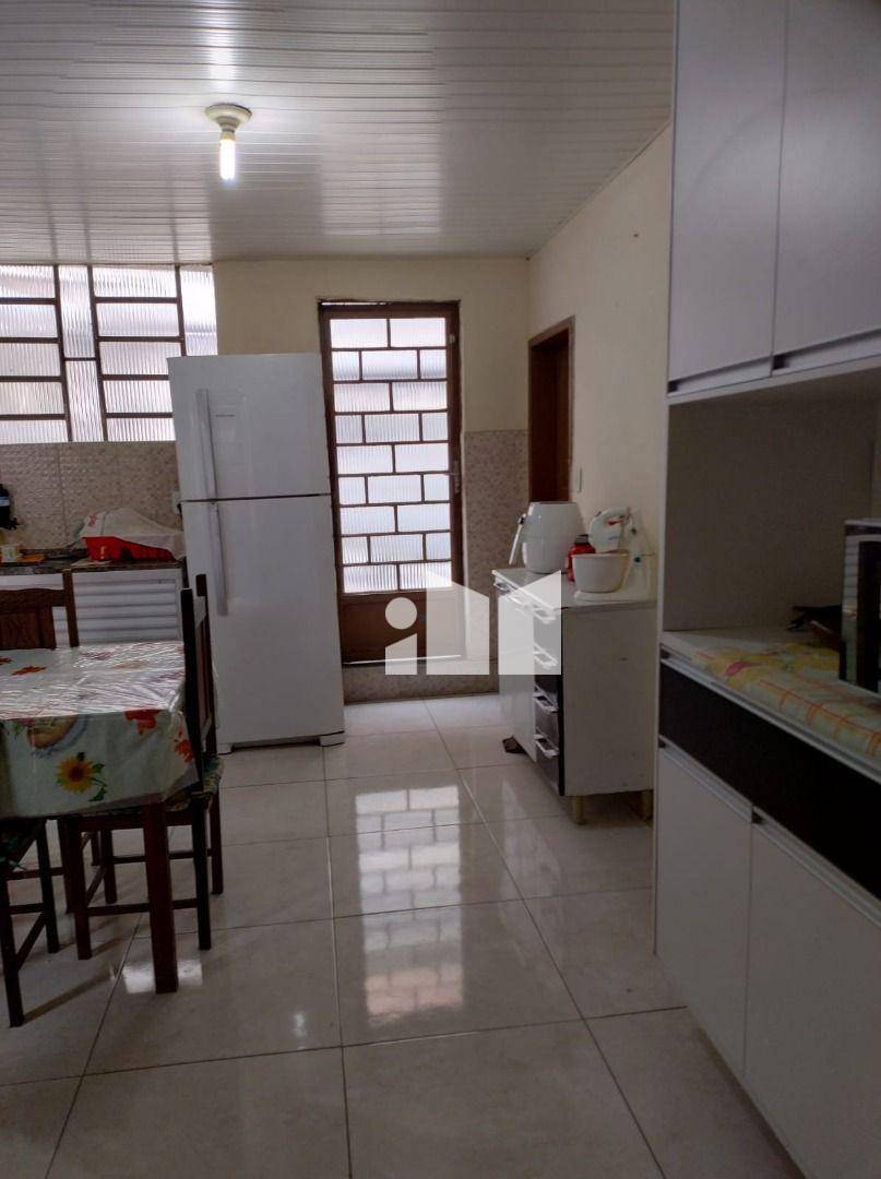 Casa à venda com 3 quartos, 139m² - Foto 4