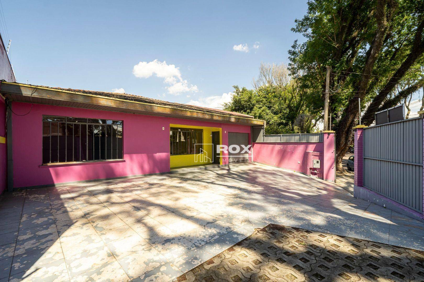 Casa à venda com 3 quartos, 222m² - Foto 2