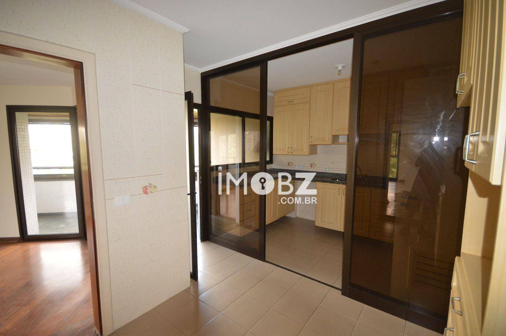 Apartamento à venda com 4 quartos, 196m² - Foto 7