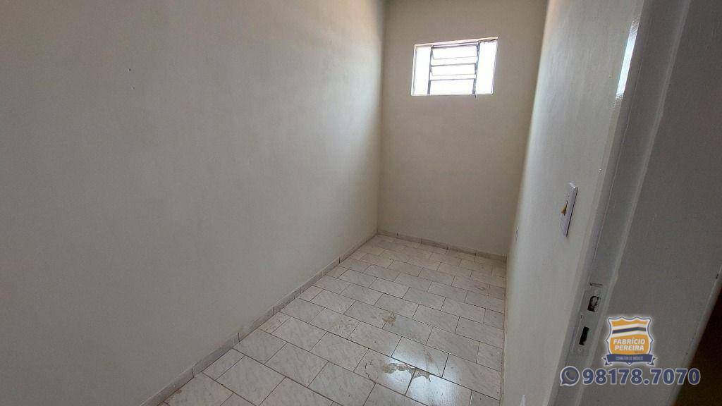 Casa para alugar com 2 quartos, 72m² - Foto 25