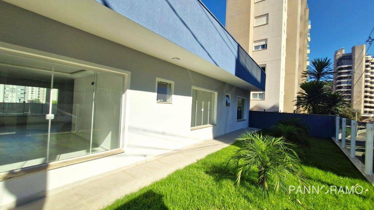 Casa à venda e aluguel com 4 quartos, 300m² - Foto 3