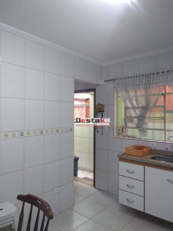 Sobrado à venda com 2 quartos, 100m² - Foto 1