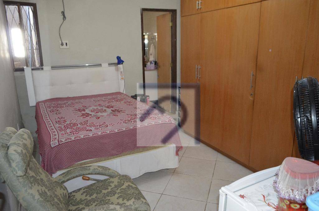 Casa à venda com 6 quartos, 250m² - Foto 29