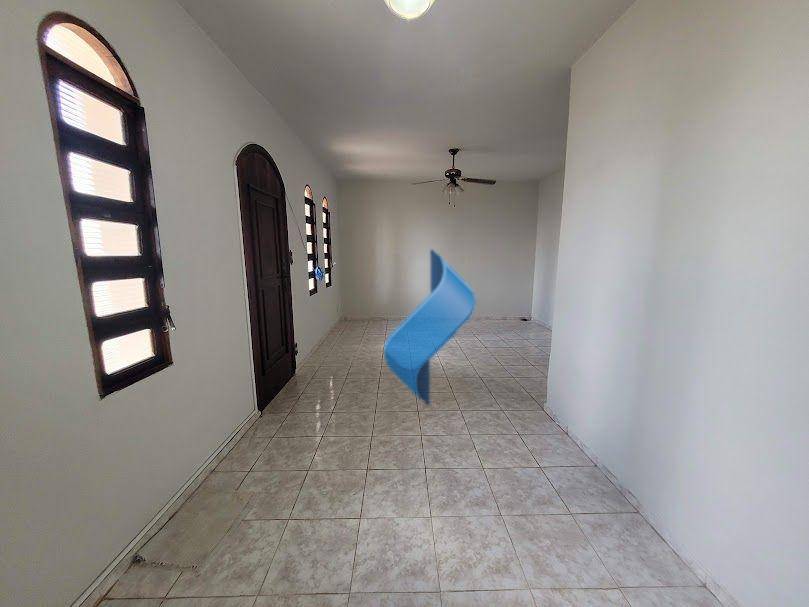 Casa para alugar com 3 quartos, 197m² - Foto 13