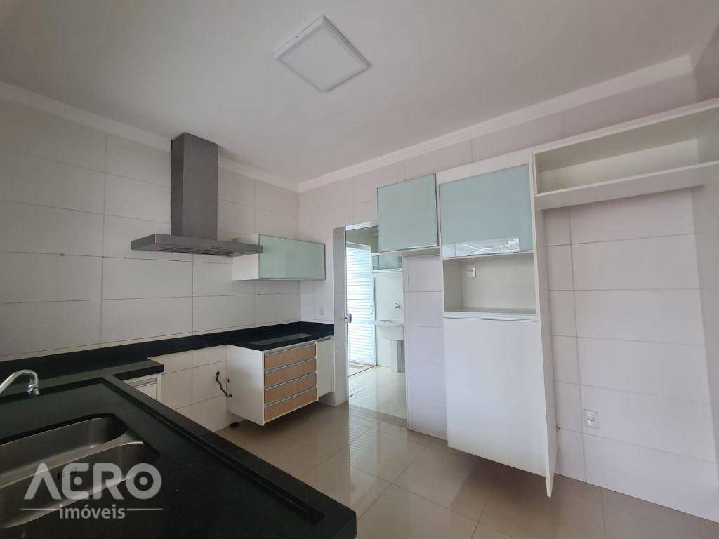 Casa de Condomínio à venda e aluguel com 3 quartos, 212m² - Foto 19