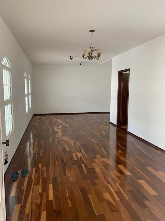 Casa à venda com 3 quartos, 210m² - Foto 5