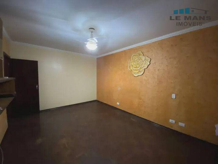 Casa para alugar com 3 quartos, 252m² - Foto 34