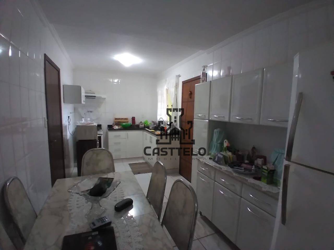 Casa à venda com 4 quartos, 180m² - Foto 12