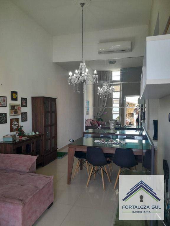 Casa à venda com 3 quartos, 100m² - Foto 4