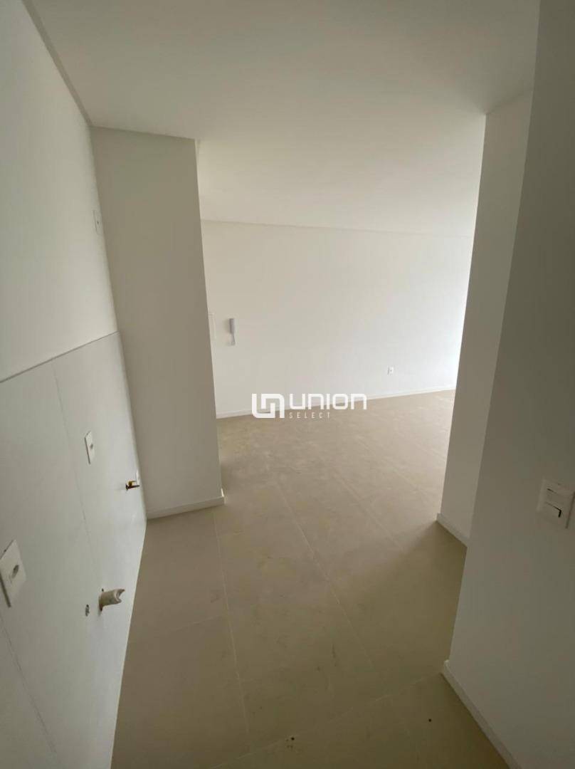 Apartamento à venda com 2 quartos, 62m² - Foto 6