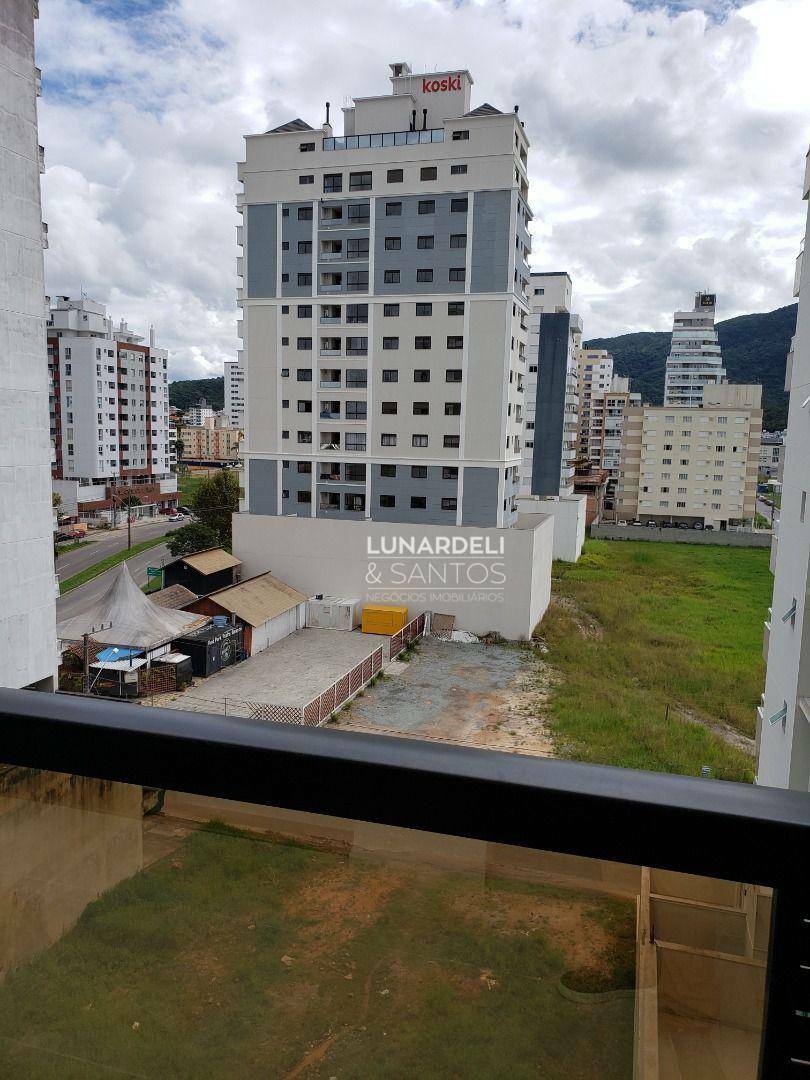 Apartamento à venda com 2 quartos, 70m² - Foto 14