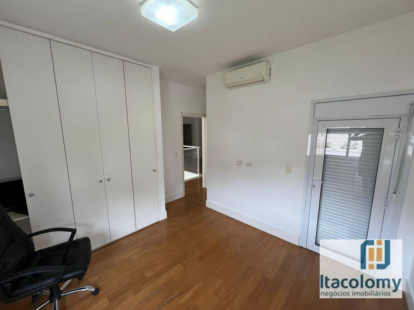 Casa de Condomínio para alugar com 5 quartos, 340m² - Foto 12