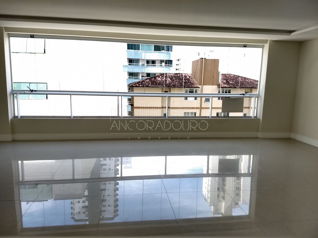 Apartamento à venda com 3 quartos, 253m² - Foto 17