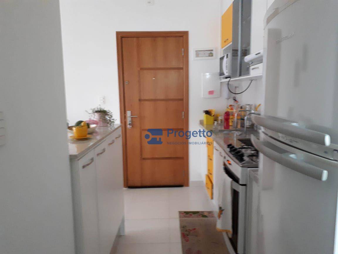 Apartamento à venda com 3 quartos, 72m² - Foto 2