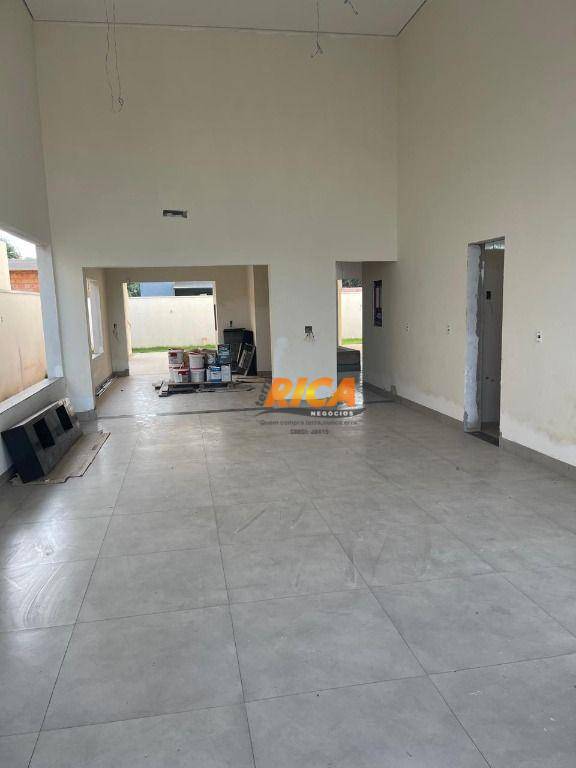 Casa à venda com 3 quartos, 241m² - Foto 4