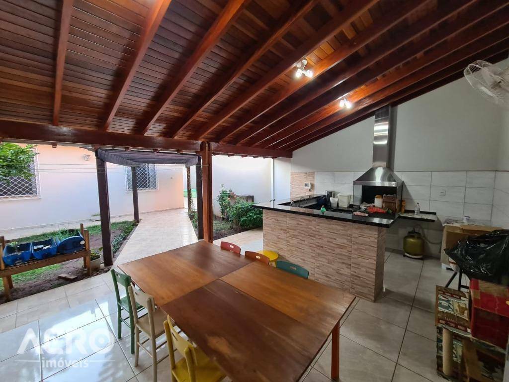 Casa à venda com 3 quartos, 248m² - Foto 5