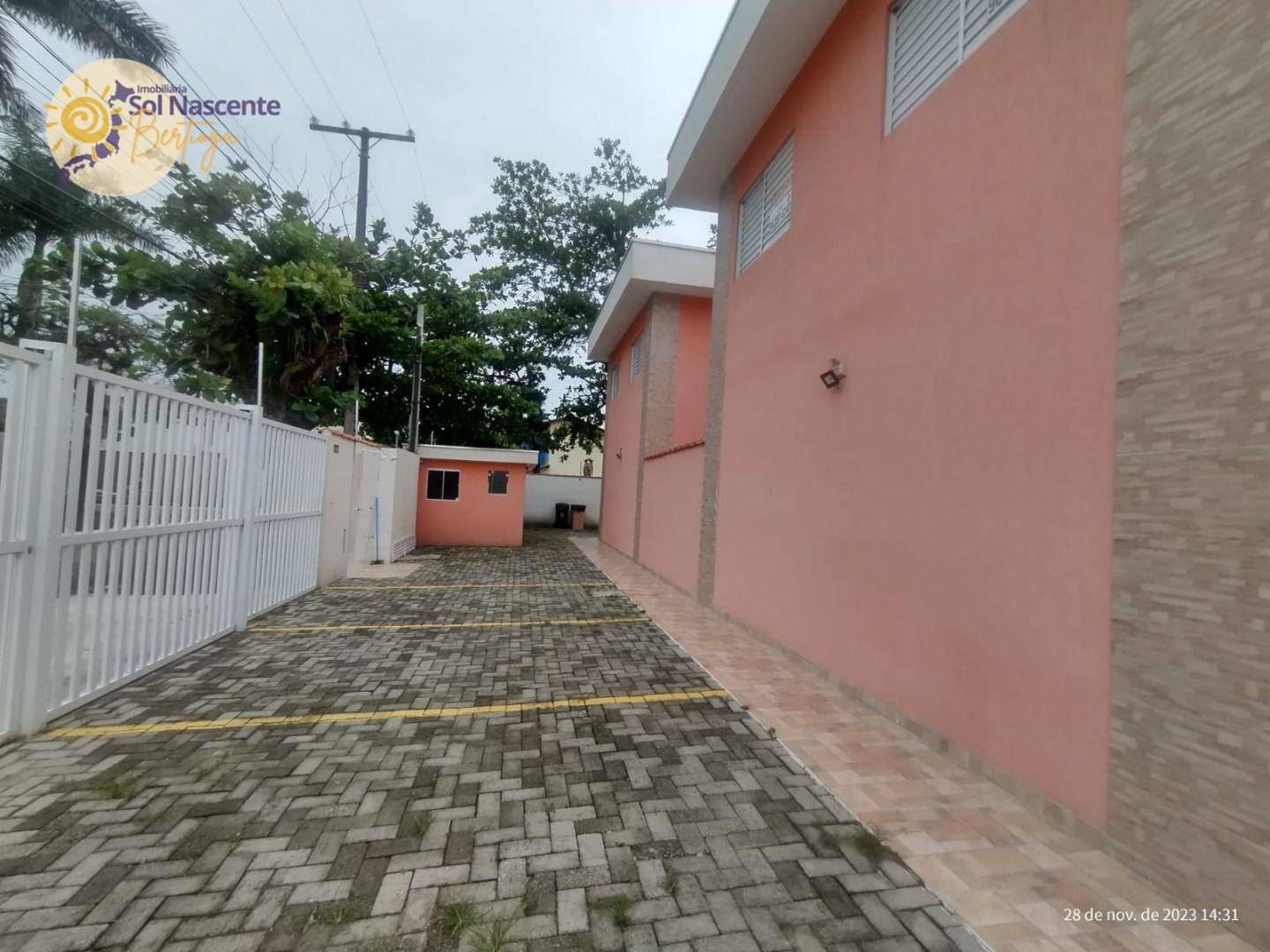 Casa à venda com 2 quartos, 55m² - Foto 8