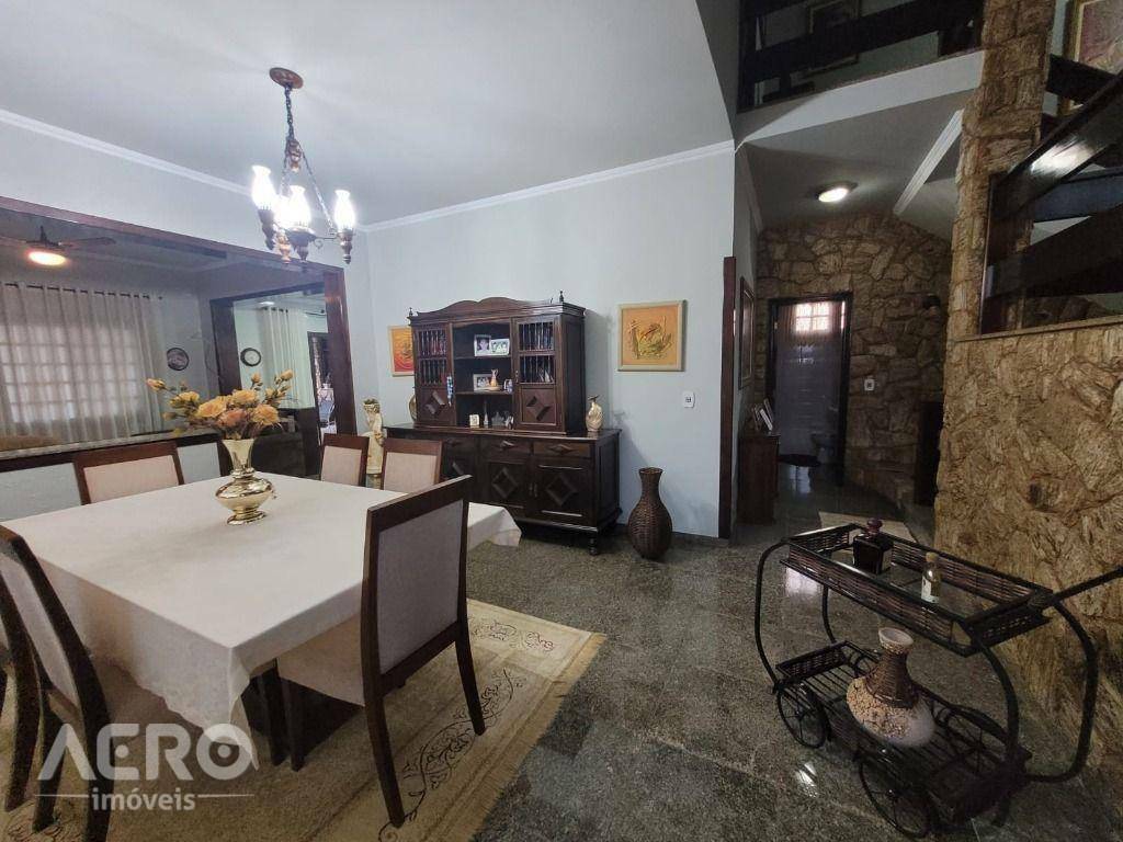 Casa à venda com 4 quartos, 363m² - Foto 40