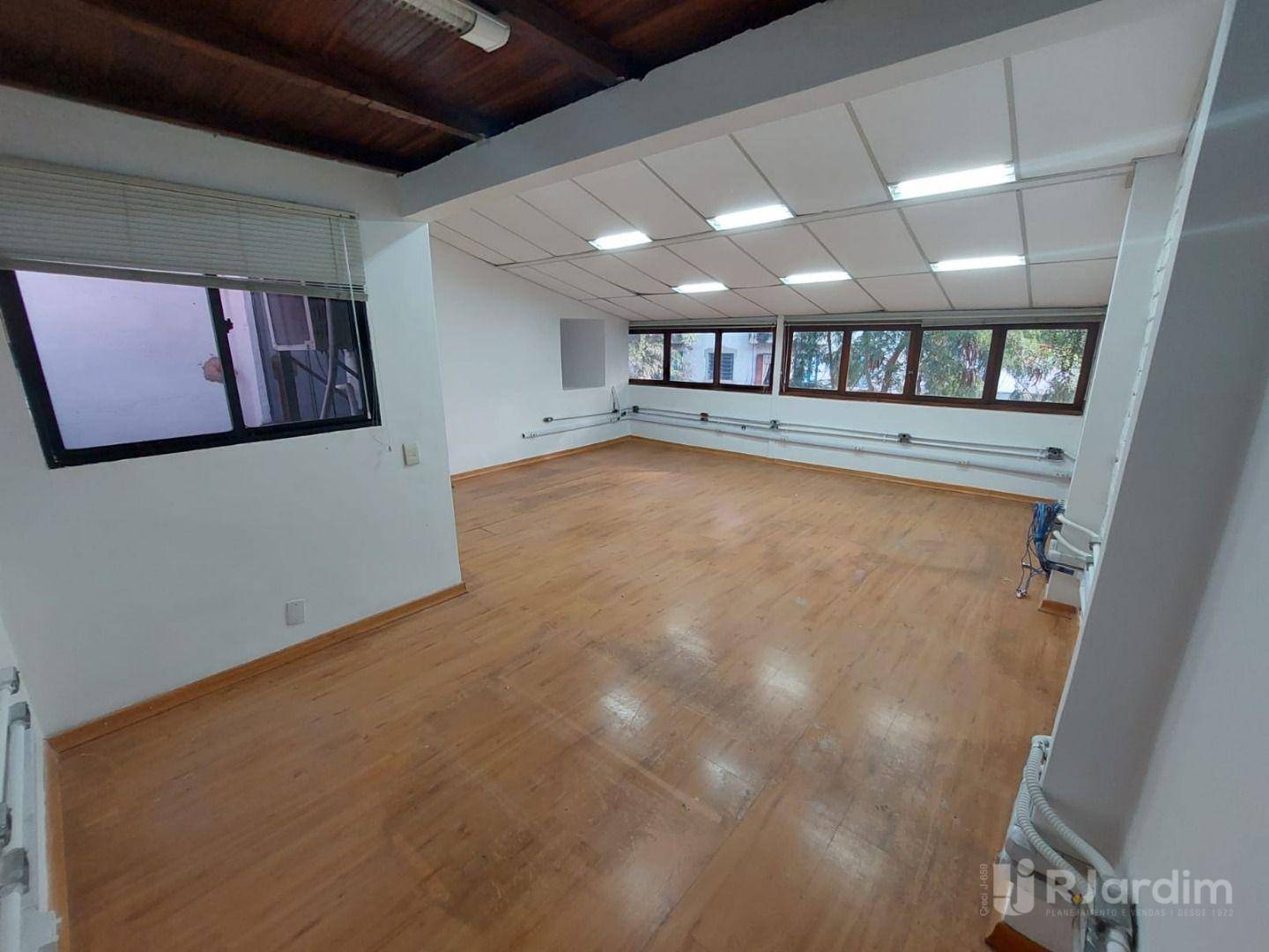 Casa para alugar com 5 quartos, 185m² - Foto 35