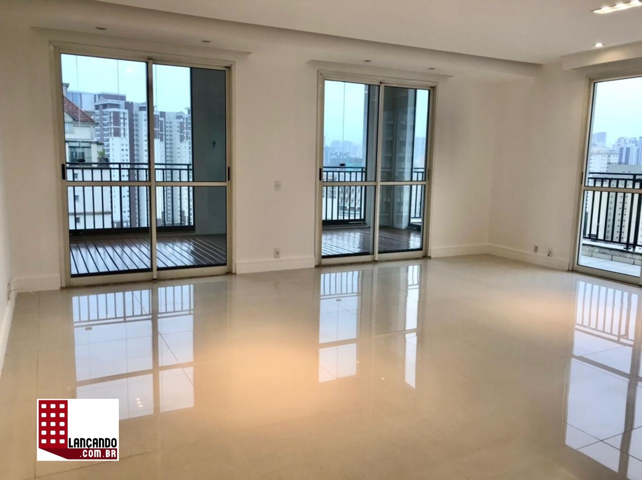 Apartamento à venda com 4 quartos, 260m² - Foto 1