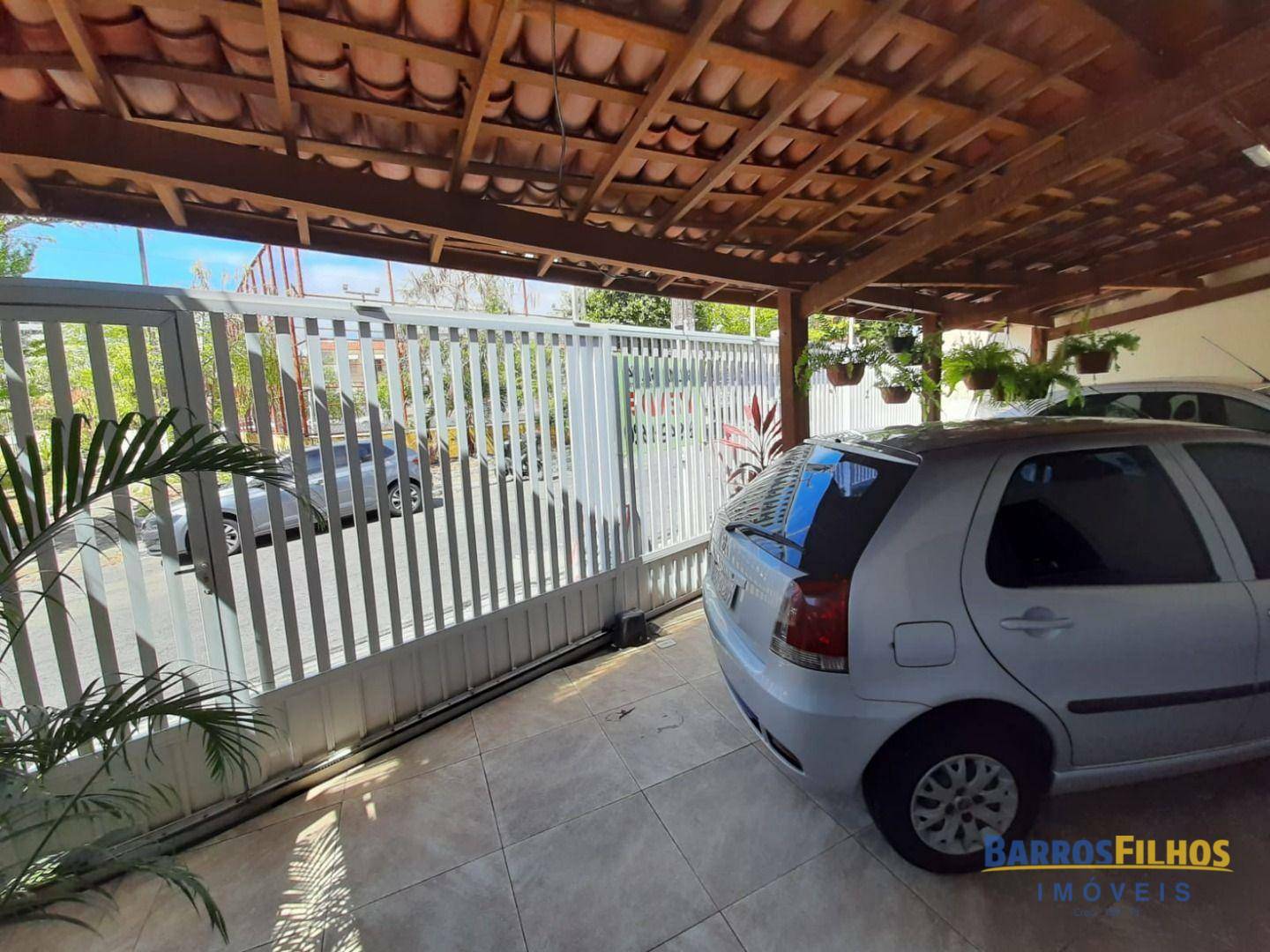 Casa à venda com 4 quartos, 227m² - Foto 2