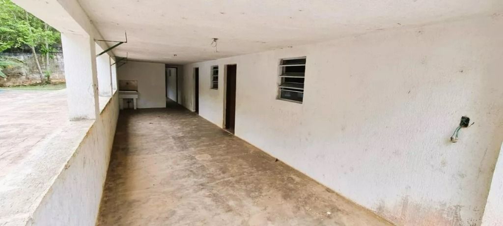 Casa à venda com 4 quartos, 350m² - Foto 4