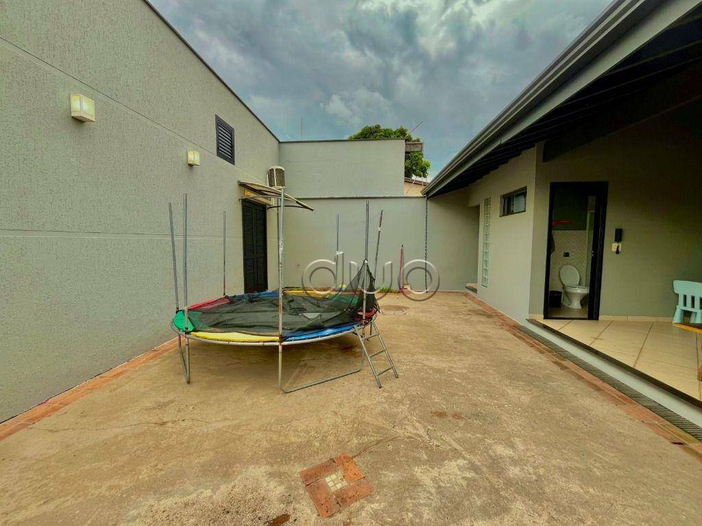 Casa à venda com 2 quartos, 110m² - Foto 11