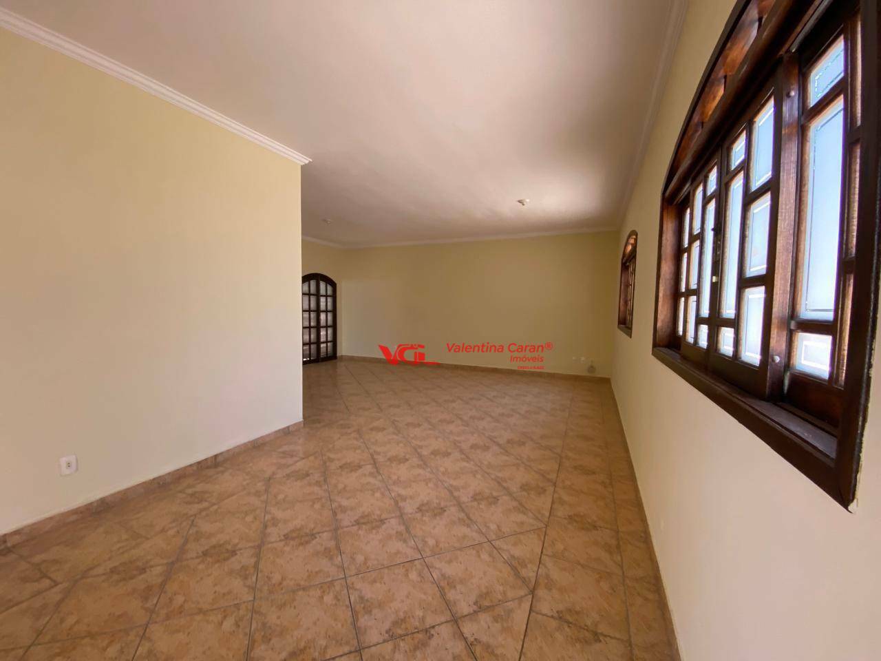 Casa para alugar com 4 quartos, 200m² - Foto 5