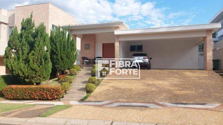 Casa de Condomínio à venda com 4 quartos, 235m² - Foto 1