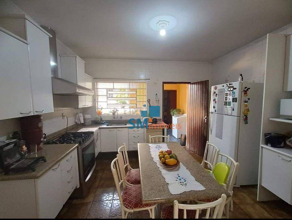 Sobrado à venda com 4 quartos, 200m² - Foto 11