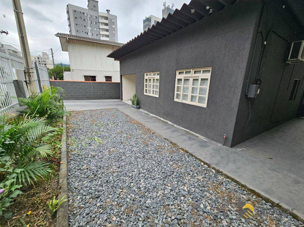 Casa à venda com 3 quartos, 142m² - Foto 2